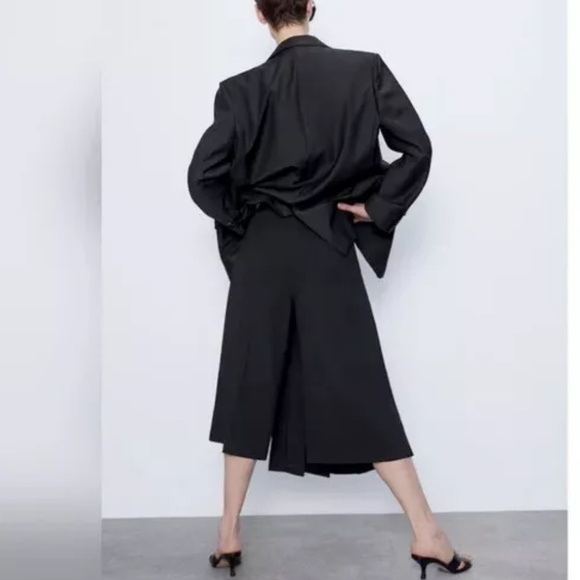 ZARA LONG PAREO SHORTS CULOTTE Wide Leg Pleated Black 2423/878 Gold Buttons Sz S - Picture 2 of 12